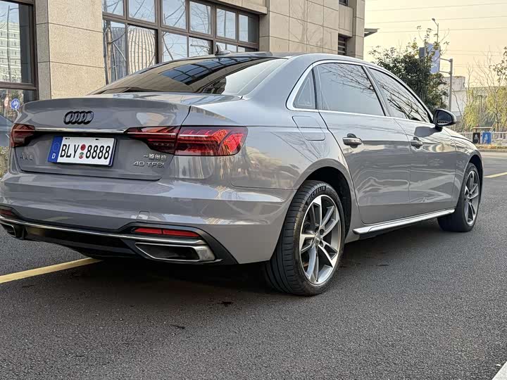 Фото 9 - Audi A4L