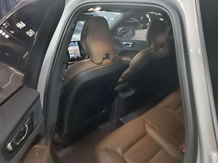 Фото 3 - Volvo XC60 Hybrid