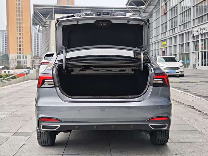 Фото 9 - Roewe i6 Max EV