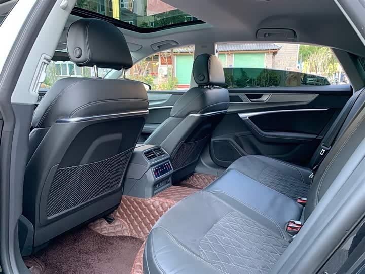 Фото 4 - Audi A7L