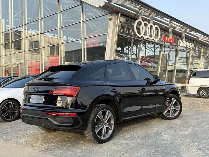 Фото 8 - Audi Q5L Sportback