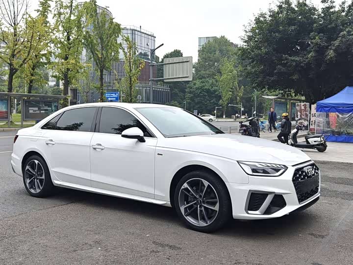 Фото 2 - Audi A4L