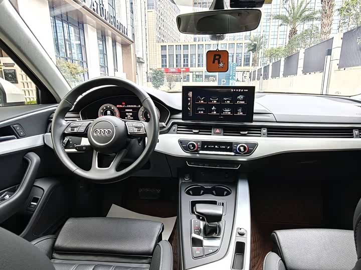 Фото 6 - Audi A4L