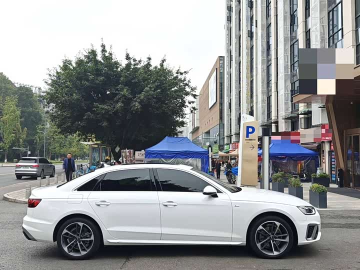 Фото 8 - Audi A4L