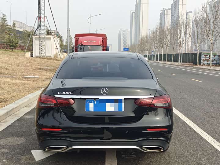 Фото 5 - Mercedes-Benz E-Class