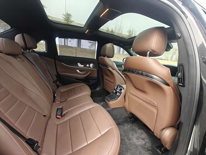 Фото 8 - Mercedes-Benz E-Class