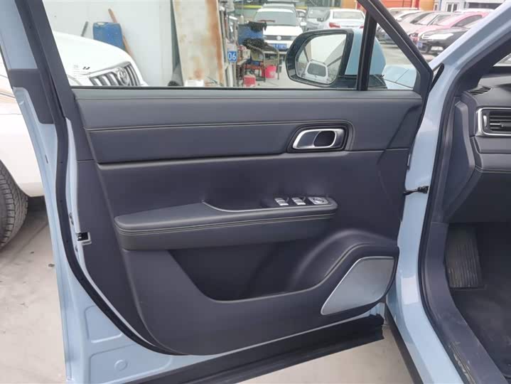 Фото 7 - LiXiang One