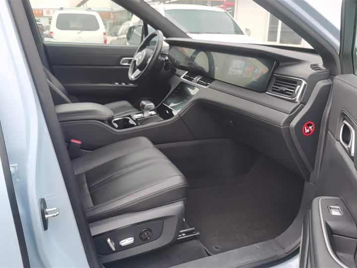 Фото 8 - LiXiang One