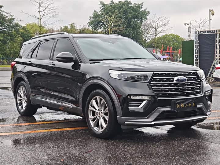 Photo 3 - Ford Explorer