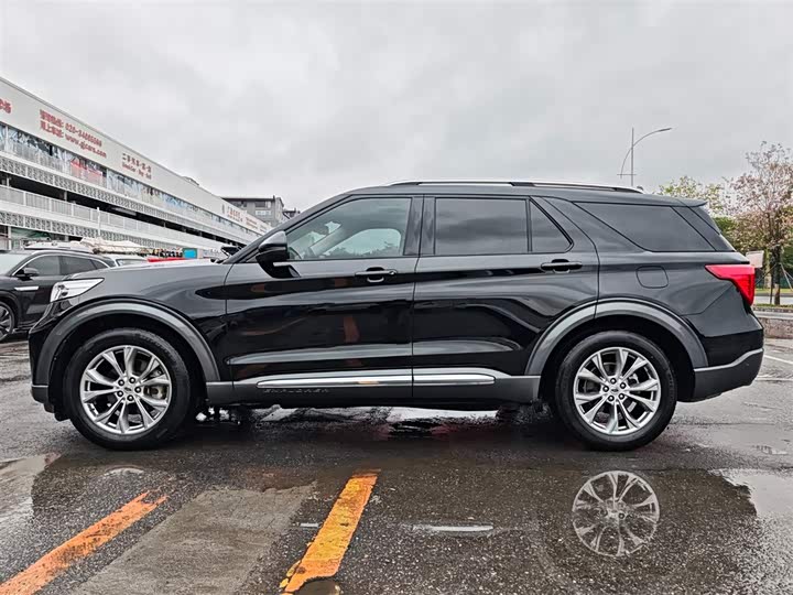 Photo 8 - Ford Explorer