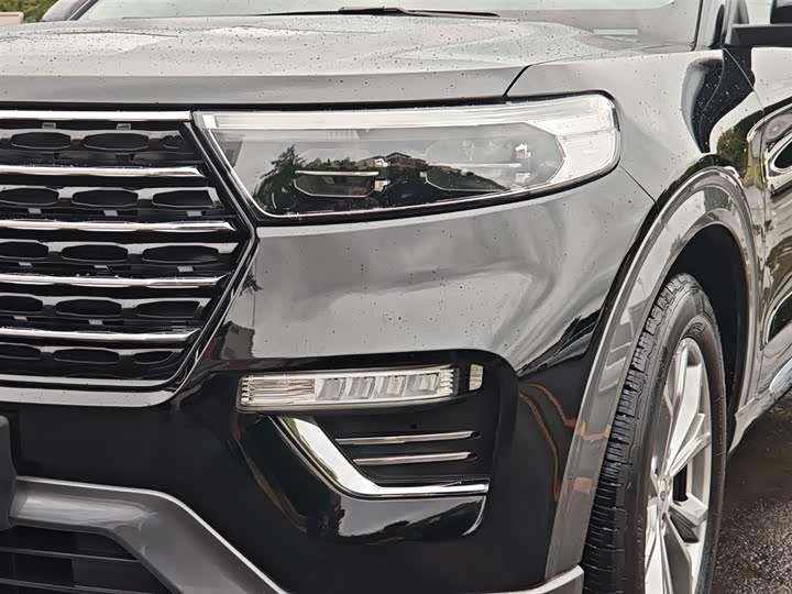 Photo 9 - Ford Explorer