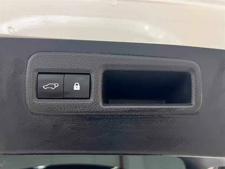 Фото 8 - Lexus NX