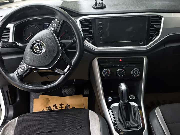 Фото 9 - Volkswagen T-Roc