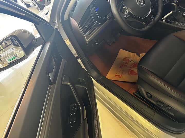 Фото 6 - Volkswagen Sagitar L