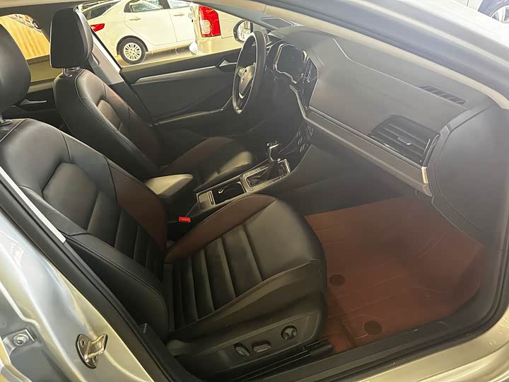 Фото 9 - Volkswagen Sagitar L