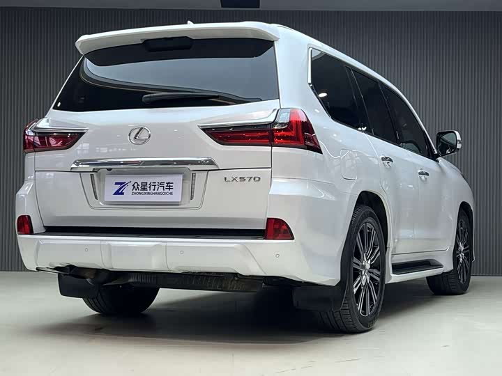 Фото 3 - Lexus LX