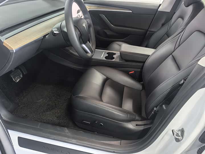 Photo 5 - Tesla Model 3