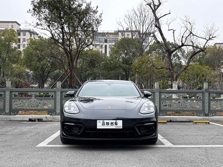 Фото 3 - Porsche Panamera