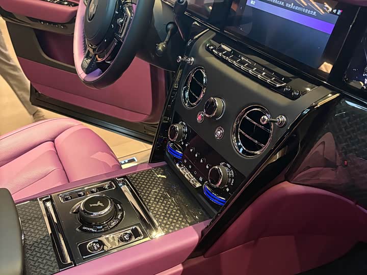 Фото 6 - Rolls-Royce Cullinan