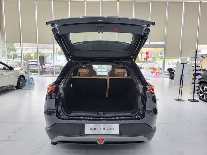 Фото 8 - BAIC Arcfox Alpha T5