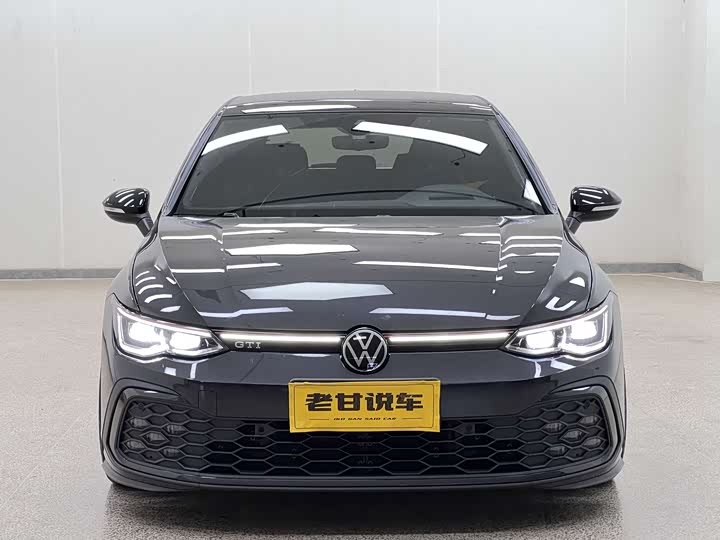 Фото 2 - Volkswagen Golf GTI