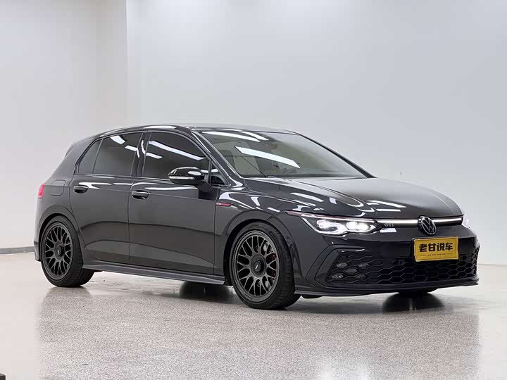 Фото 3 - Volkswagen Golf GTI