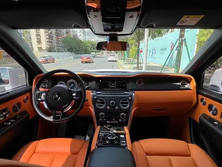 Фото 3 - Rolls-Royce Cullinan