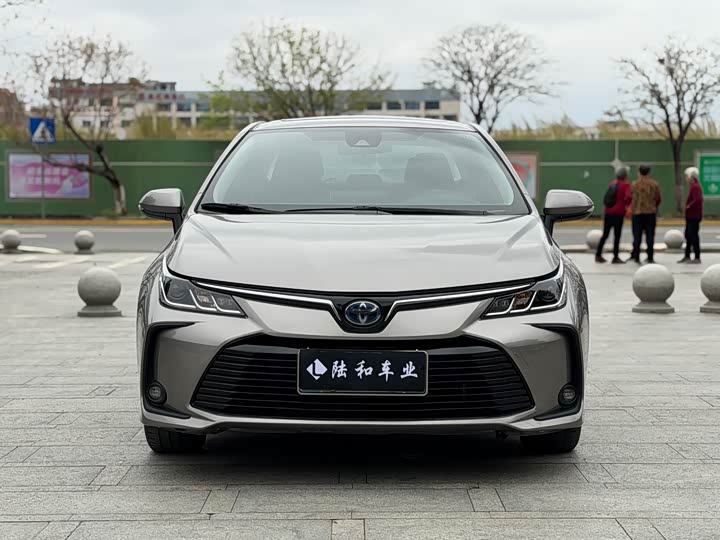 Фото 2 - Toyota Corolla