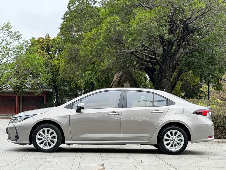 Фото 4 - Toyota Corolla