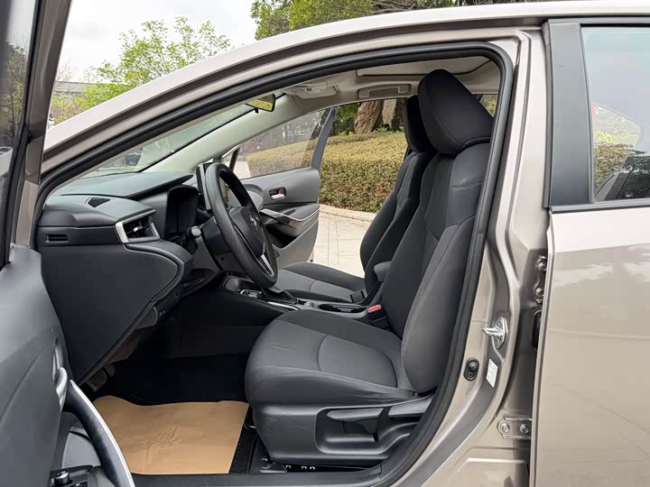 Фото 5 - Toyota Corolla