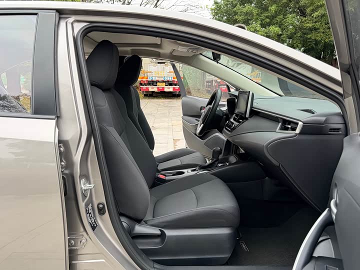 Фото 9 - Toyota Corolla