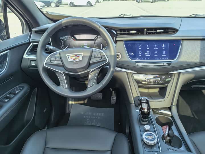 Фото 8 - Cadillac XT5