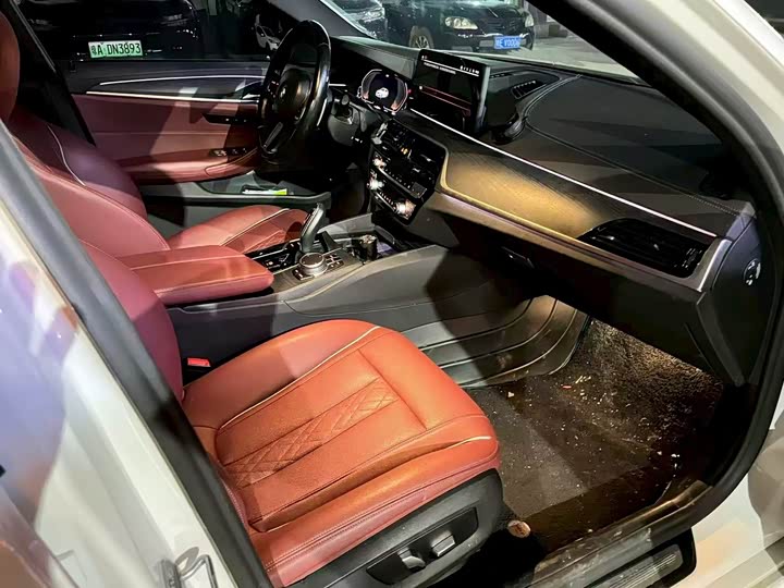 Фото 3 - BMW 5 Series