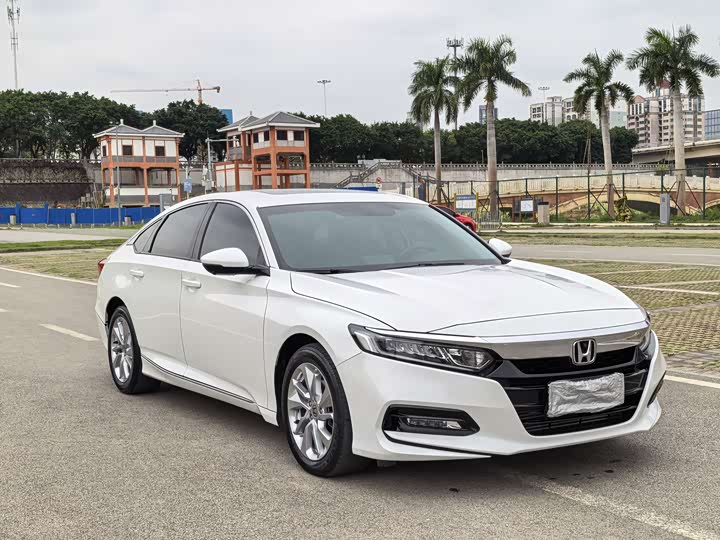 Фото 3 - Honda Accord