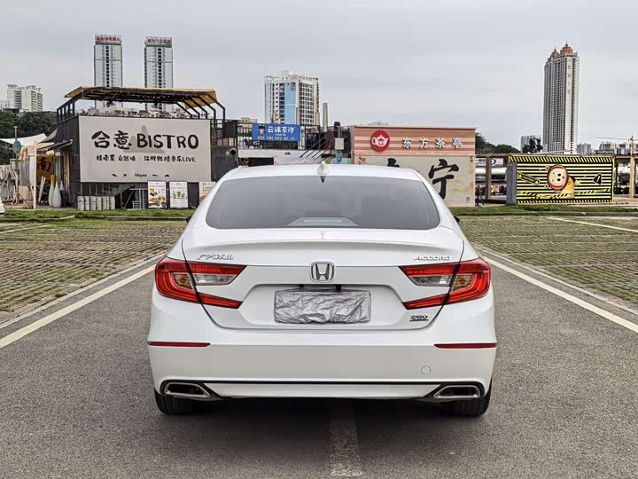 Фото 7 - Honda Accord