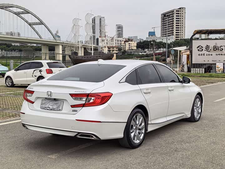 Фото 8 - Honda Accord