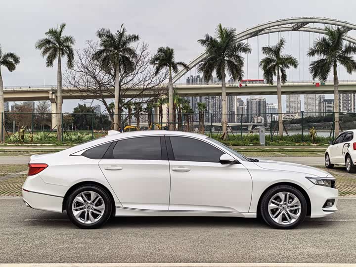 Фото 9 - Honda Accord