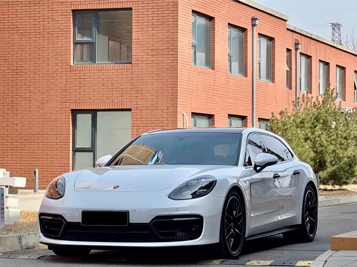 Photo 1 - Porsche Panamera Hybrid