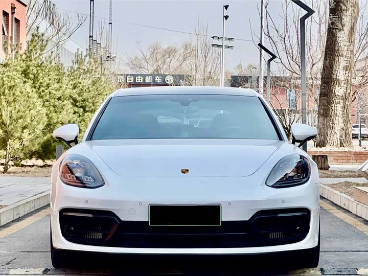 Photo 2 - Porsche Panamera Hybrid