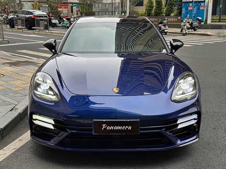 Photo 2 - Porsche Panamera