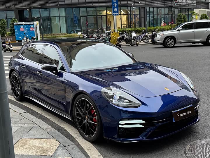 Photo 3 - Porsche Panamera