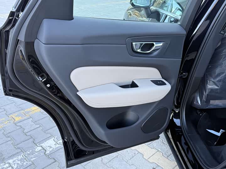 Фото 8 - Volvo XC60