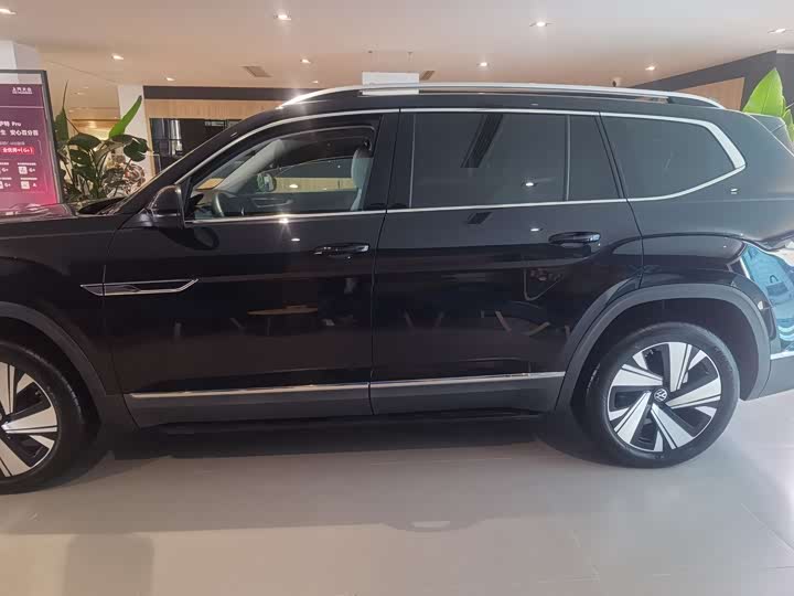 Photo 2 - Volkswagen Teramont Pro