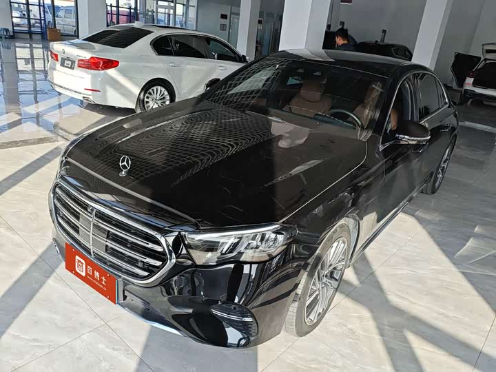 Фото 1 - Mercedes-Benz E-Class