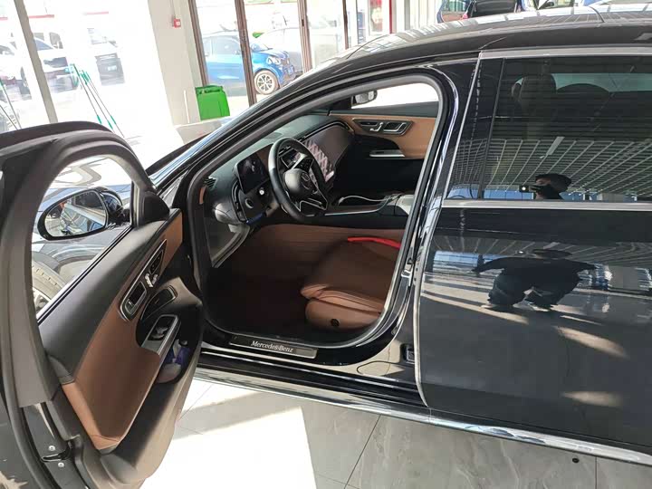 Фото 2 - Mercedes-Benz E-Class