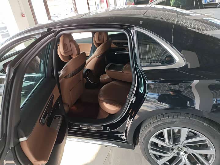 Фото 3 - Mercedes-Benz E-Class