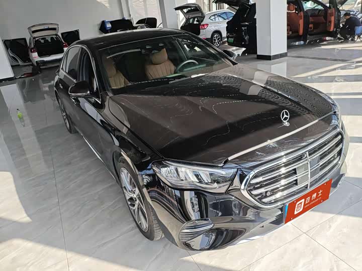 Фото 4 - Mercedes-Benz E-Class