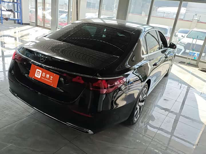 Фото 5 - Mercedes-Benz E-Class