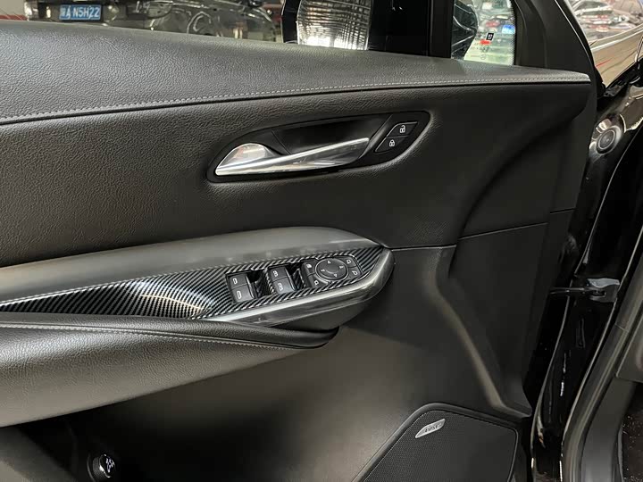 Фото 6 - Cadillac XT4