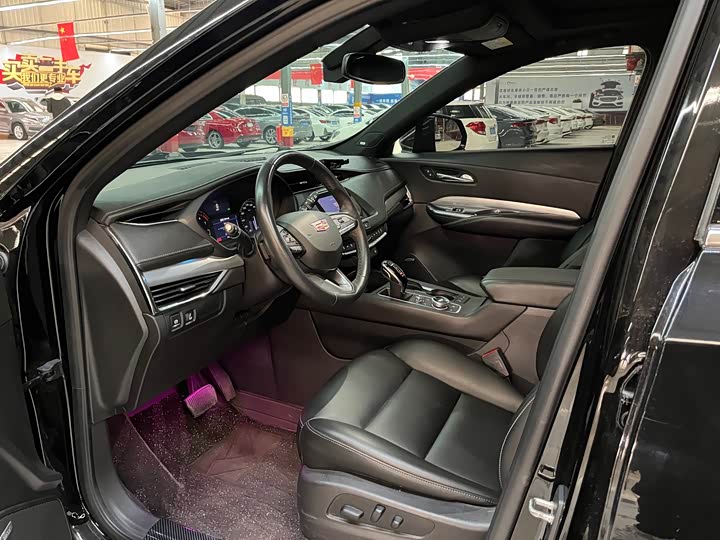 Фото 7 - Cadillac XT4